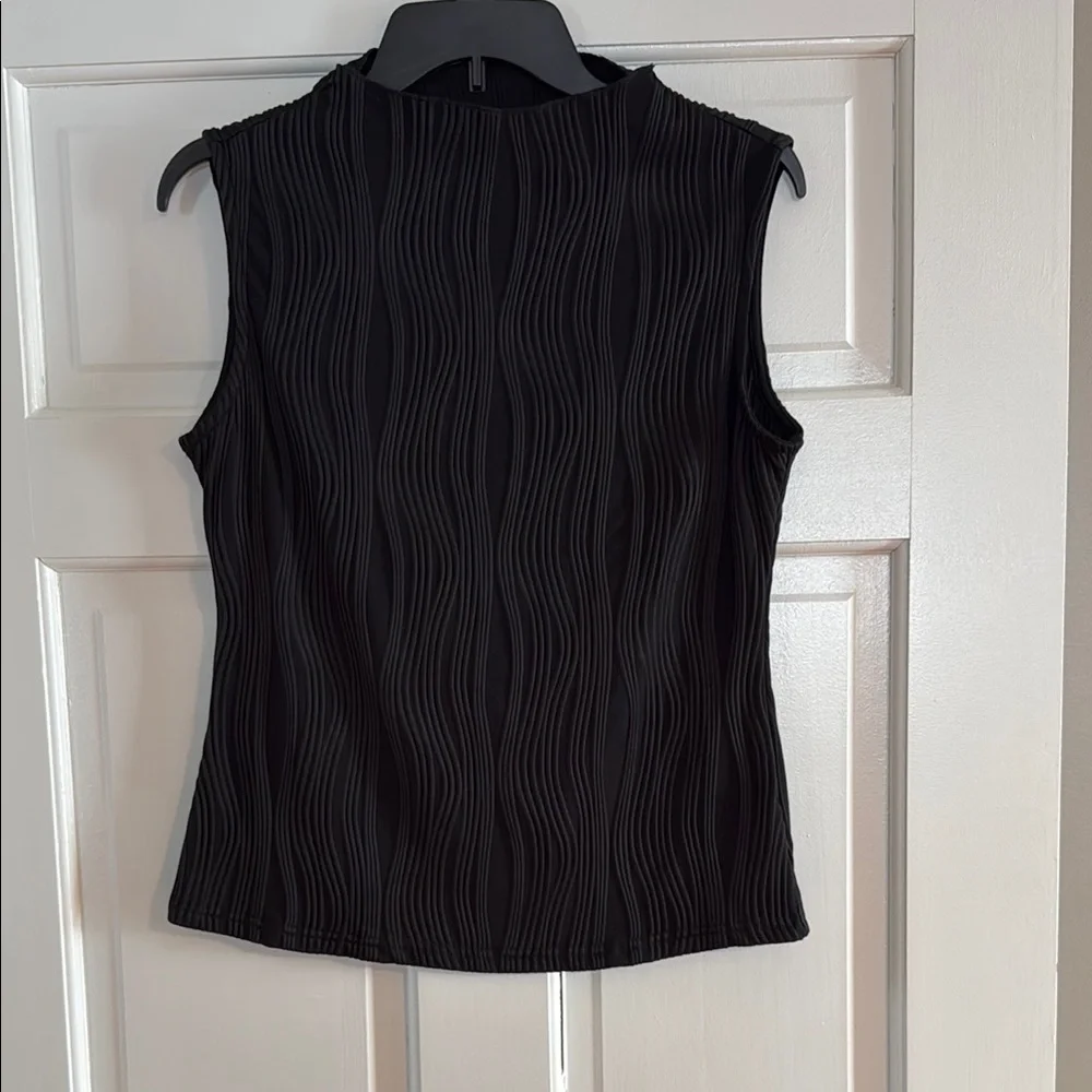 NWOT SLEEVELESS TOP - Picture 1 of 2